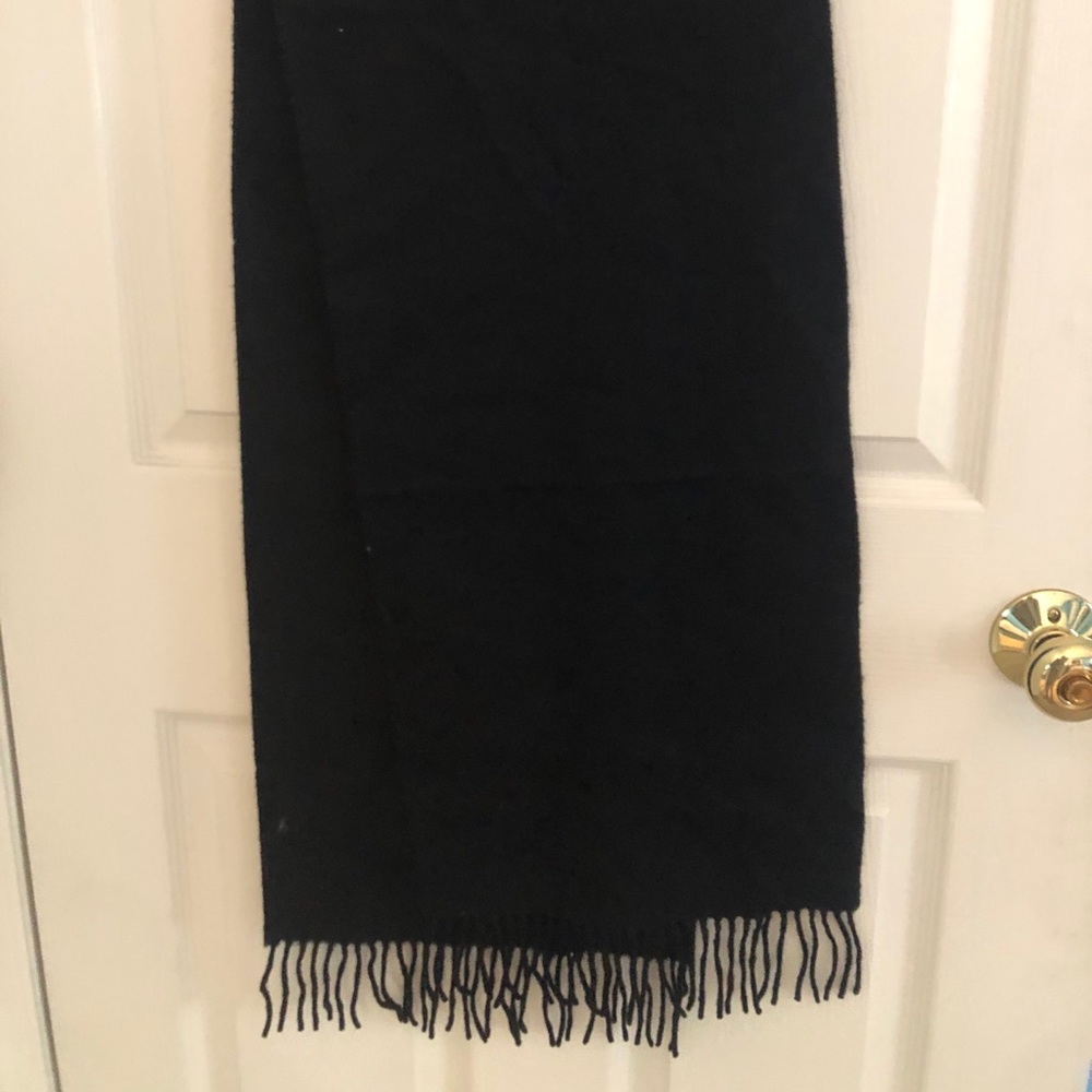 Neiman Marcus 100% Cashmere Scarf